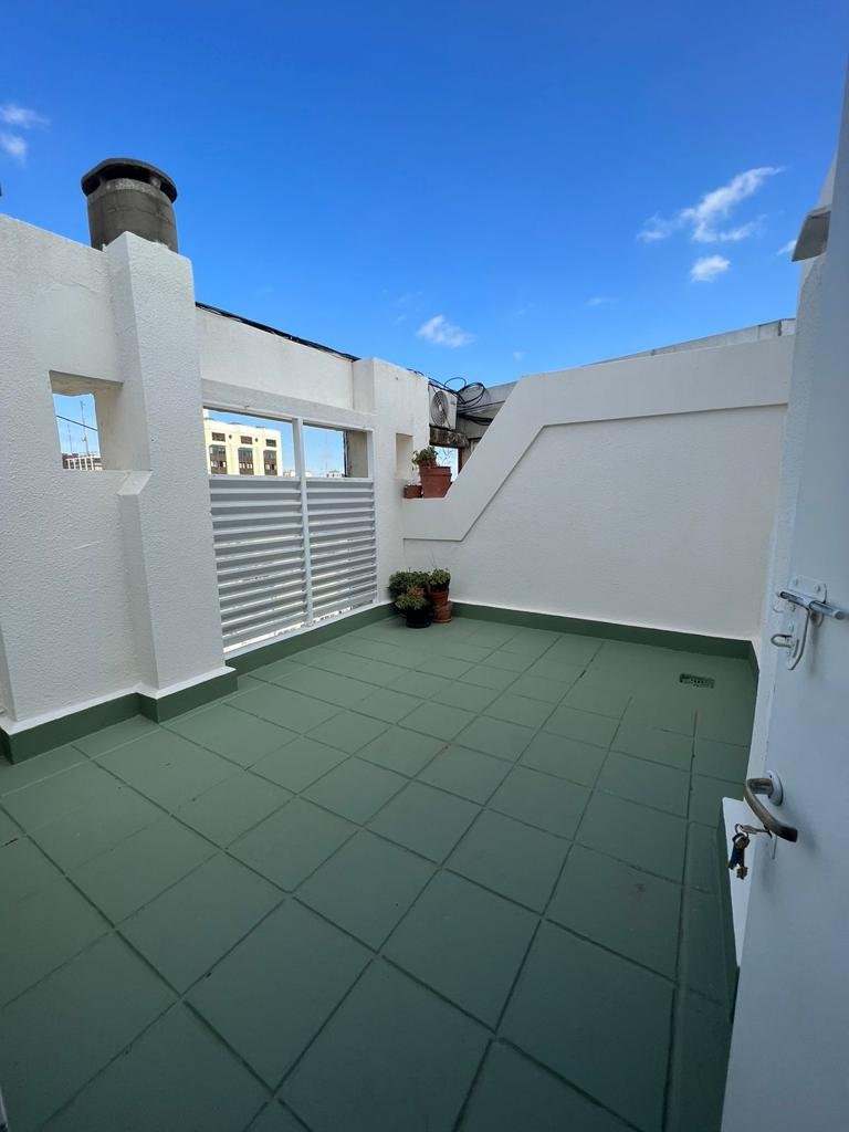 Microcentro dúplex 2 ambientes con terraza foto 2