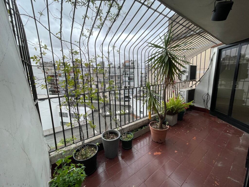 Recoleta 3 ambientes Semipiso con balcón foto 2